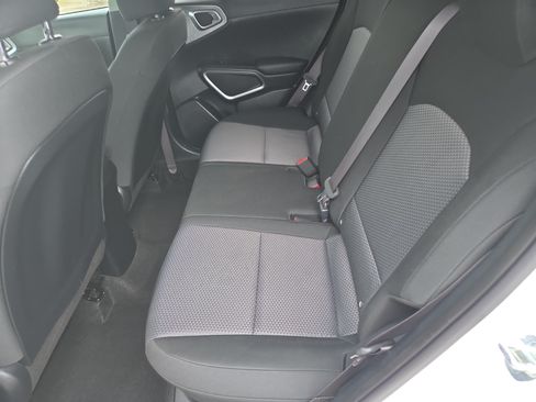 Used 2024 Kia Soul LX w/ LX Technology Package FWD image 7