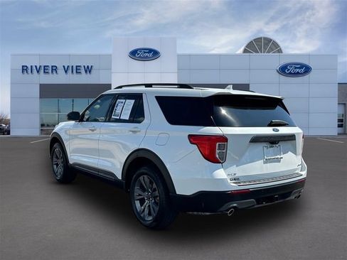 Used 2023 Ford Explorer XLT w/ Equipment Group 202A AWD/4WD image 4