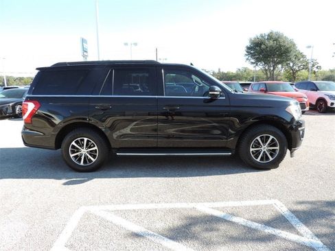 Used 2021 Ford Expedition XLT image 4