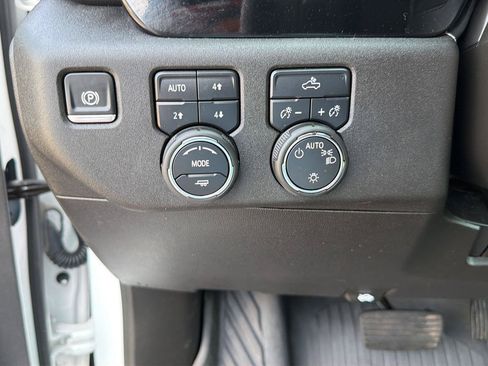 Used 2025 Chevrolet Silverado 1500 LT AWD/4WD image 19