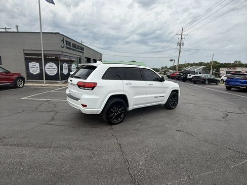 Used 2020 Jeep Grand Cherokee Altitude AWD/4WD image 16