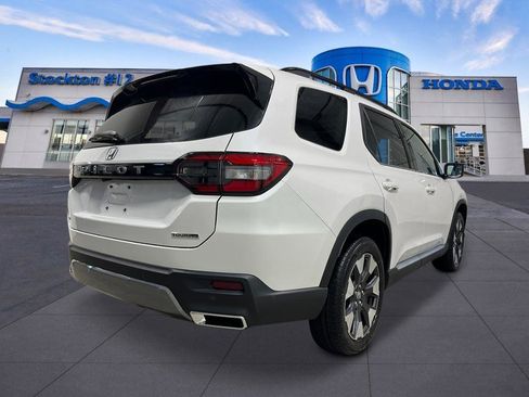 New 2026 Honda Pilot Touring image 5