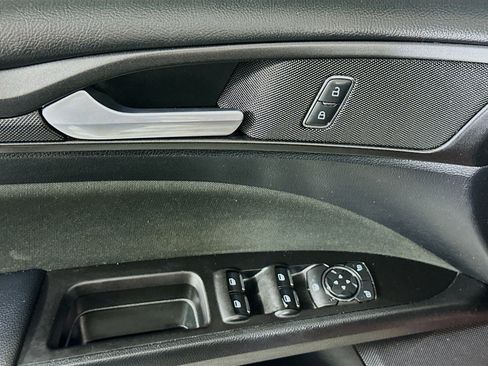 Used 2018 Ford Fusion SE w/ Equipment Group 201A image 15