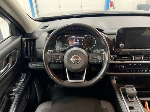 Used 2022 Nissan Pathfinder SV FWD image 11