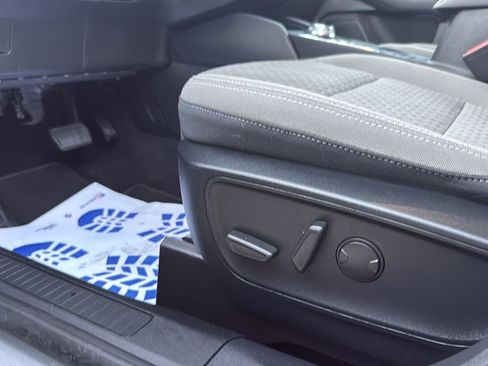 Used 2020 Ford Escape SE image 11