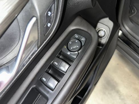 Used 2023 GMC Terrain SLE w/ Driver Convenience Package FWD image 8