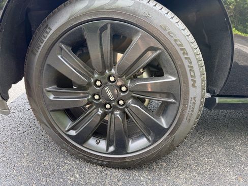 Used 2024 Lincoln Navigator Reserve AWD/4WD image 19