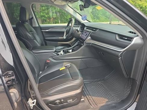 Used 2023 Jeep Grand Cherokee Limited AWD/4WD image 7
