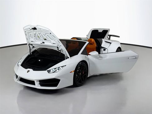 Used 2019 Lamborghini Huracan LP 580-2 RWD image 40