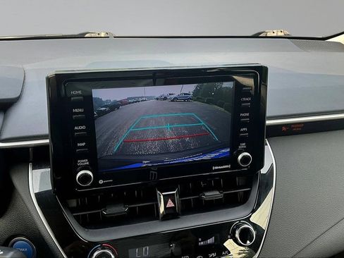 Used 2022 Toyota Corolla LE FWD image 16