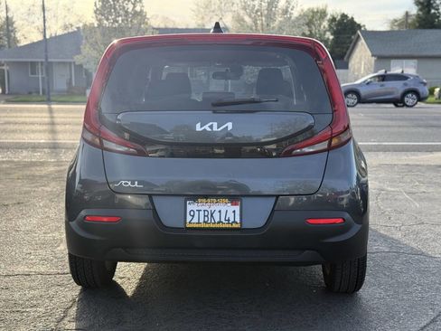 Used 2022 Kia Soul LX w/ Technology Package image 9