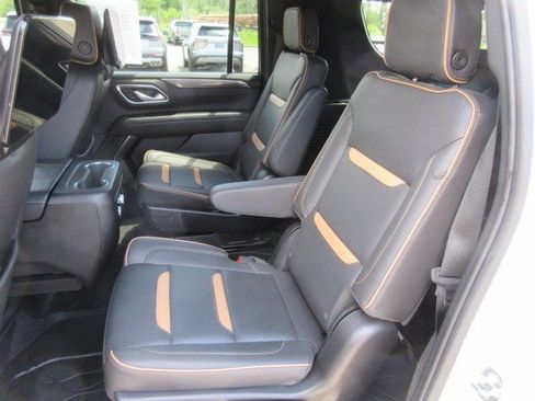 Used 2024 GMC Yukon XL AT4 w/ Technology Package AWD/4WD image 17