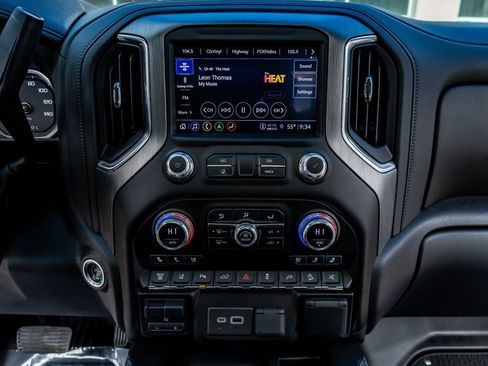 Used 2023 GMC Sierra 2500 Denali w/ Denali Black Diamond Edition image 20