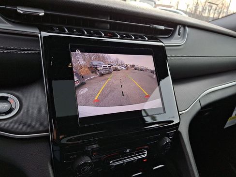 New 2025 Jeep Grand Cherokee L Laredo image 14