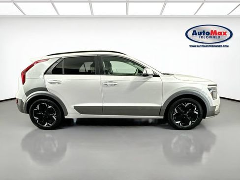 Used 2023 Kia Niro Wave FWD image 10