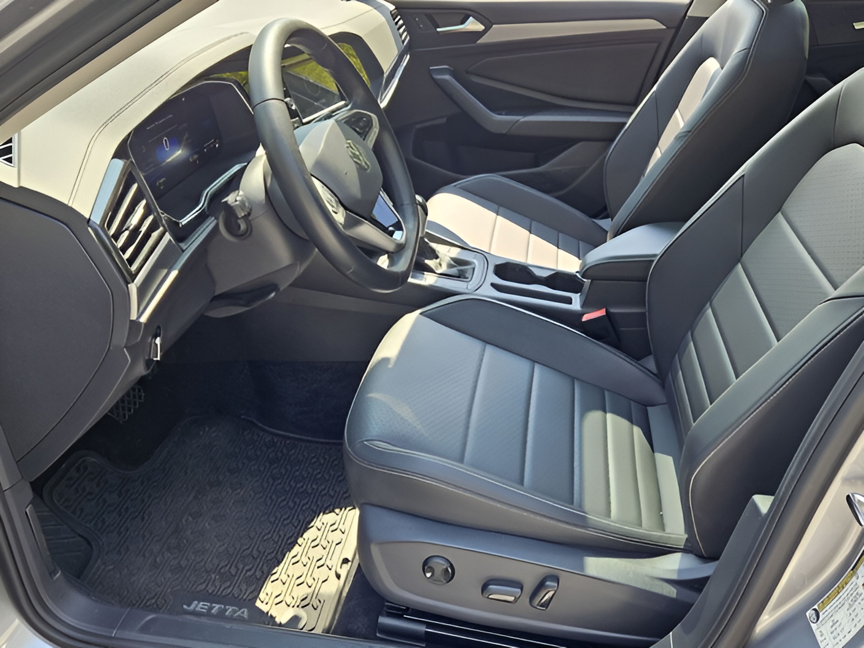 Used 2024 Volkswagen Jetta SE w/ Panoramic Sunroof Package FWD image 11