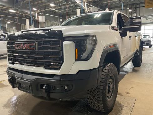 Used 2025 GMC Sierra 2500 AT4X w/ AT4X AEV Edition image 2