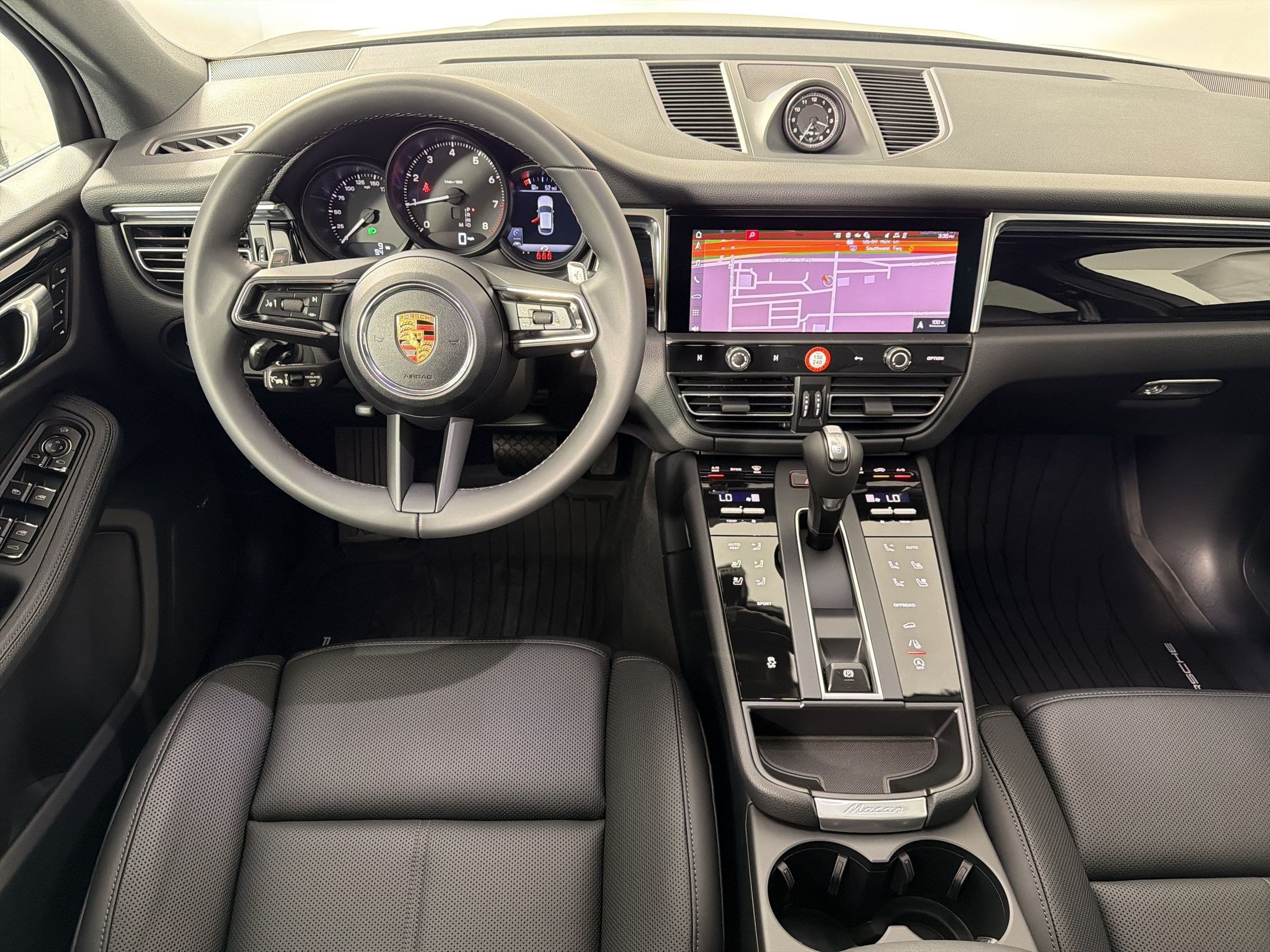 Used 2026 Porsche Macan AWD/4WD image 27