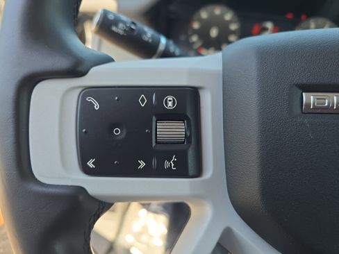 Used 2025 Land Rover Defender 110 S image 17