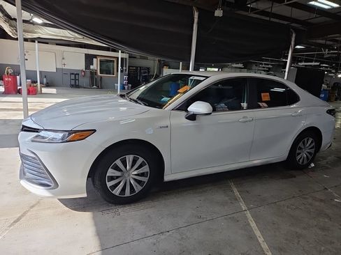 Used 2021 Toyota Camry LE FWD image 7