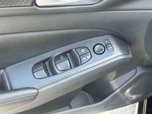 Used 2025 Nissan Altima 2.5 SV FWD image 15