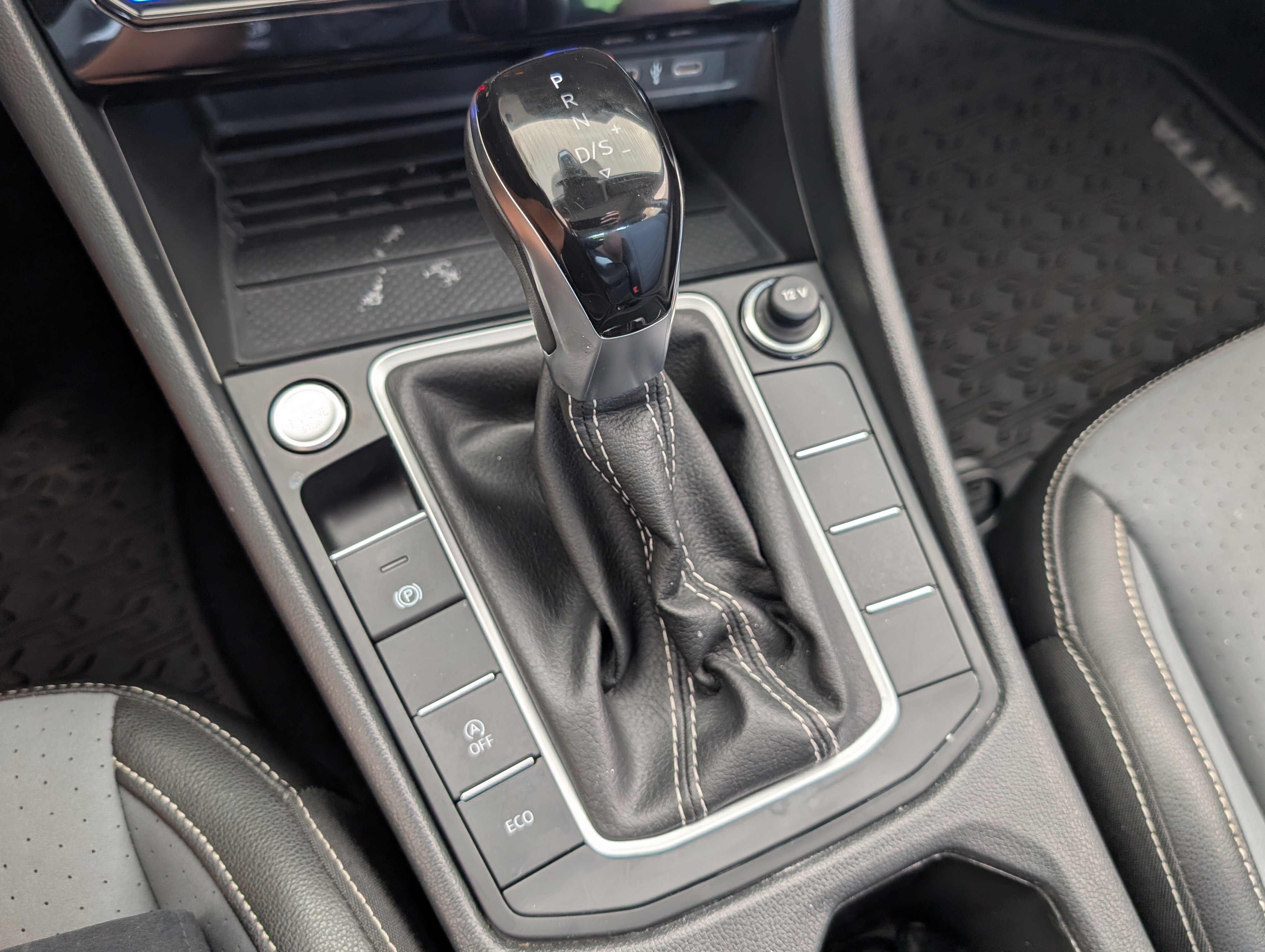 Used 2025 Volkswagen Jetta SE w/ Sunroof Package FWD image 31