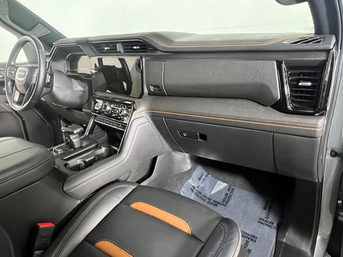 Certified 2025 GMC Sierra 1500 AT4 w/ AT4 Premium Package AWD/4WD image 11