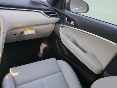 Certified 2025 Genesis G70 2.5T AWD/4WD image 15