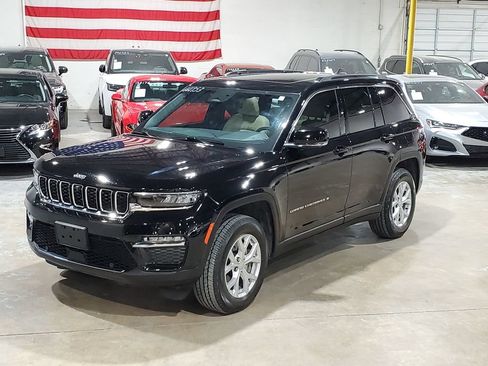 Used 2023 Jeep Grand Cherokee Limited w/ Luxury Tech Group II AWD/4WD image 41