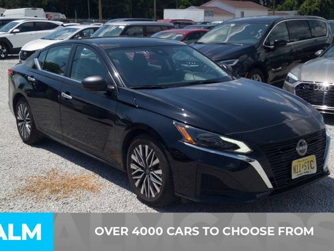 Used 2024 Nissan Altima 2.5 SV FWD image 2