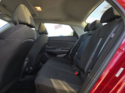 Used 2025 Hyundai Elantra SEL image 13