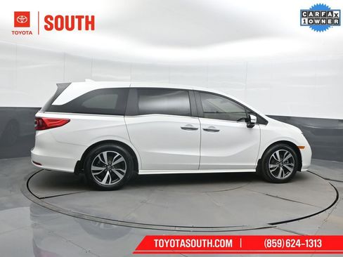 Used 2024 Honda Odyssey Touring image 3