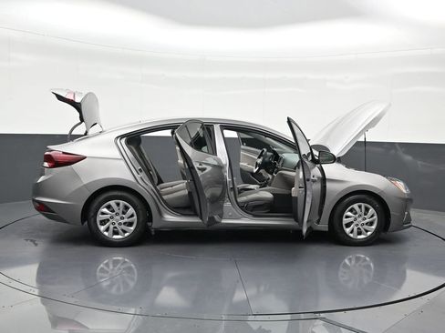 Used 2020 Hyundai Elantra SE image 32