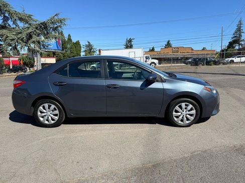 Used 2015 Toyota Corolla LE FWD image 3