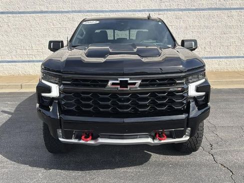 Used 2023 Chevrolet Silverado 1500 ZR2 w/ Technology Package AWD/4WD image 2