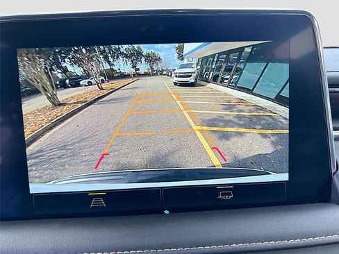 Used 2023 Chevrolet Suburban Premier image 14