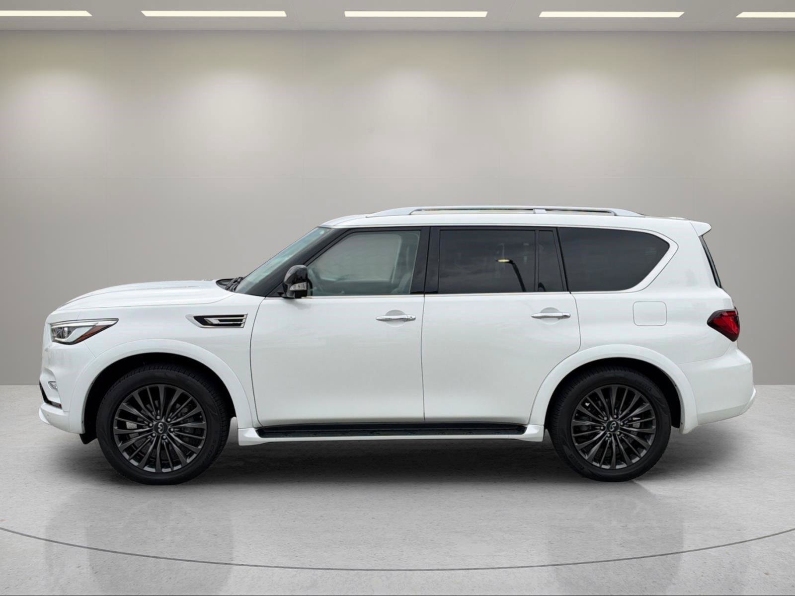 Used 2023 INFINITI QX80 Premium Select w/ Cargo Package AWD/4WD image 2