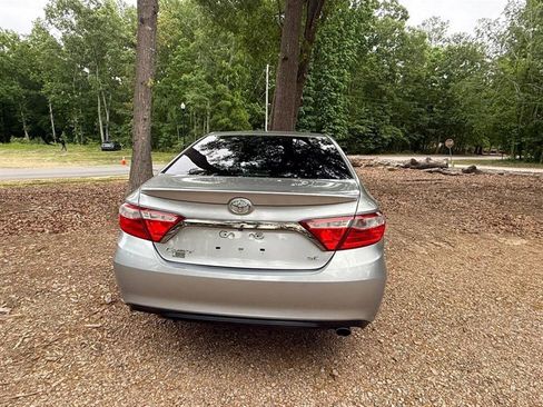 Used 2015 Toyota Camry SE FWD image 12
