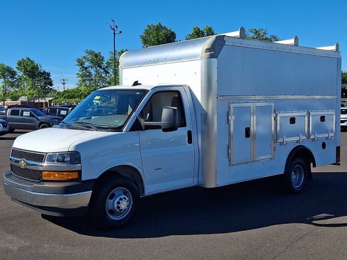 Used 2022 Chevrolet Express 3500 w/ Power Convenience Package RWD image 3