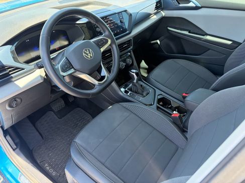 Used 2023 Volkswagen Taos SE w/ Panoramic Sunroof Package FWD image 9