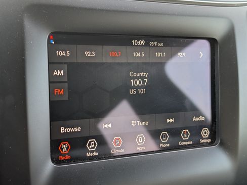 Used 2020 Jeep Cherokee Latitude FWD image 10