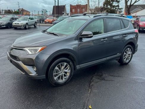 Used 2017 Toyota RAV4 XLE image 3