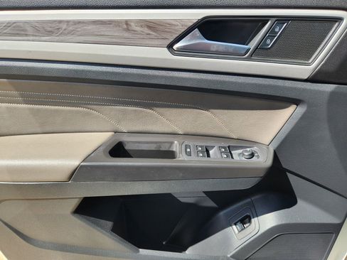 Used 2022 Volkswagen Atlas Cross Sport SE image 31