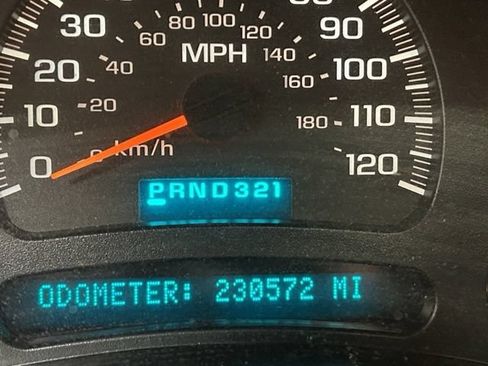 Used 2004 Chevrolet Suburban Z71 w/ Preferred Equipment Group AWD/4WD image 24
