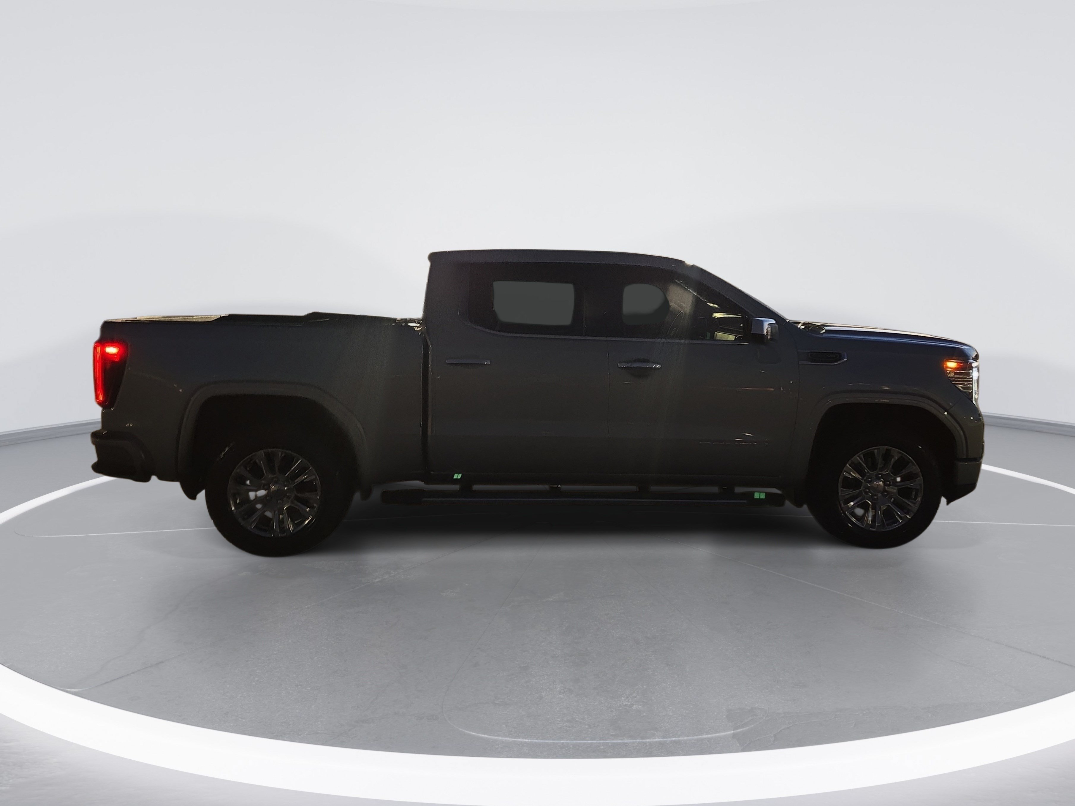 Used 2023 GMC Sierra 1500 Denali w/ Technology Package AWD/4WD image 2