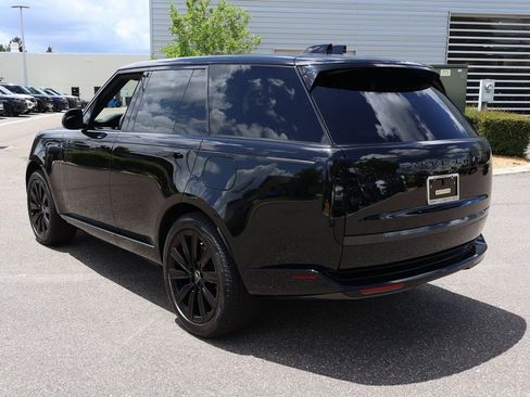 New 2025 Land Rover Range Rover SE image 3