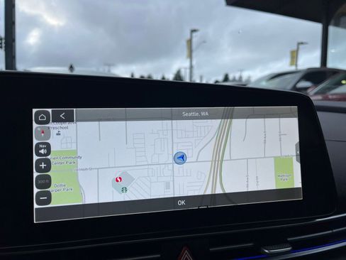 Used 2025 Hyundai Elantra Limited image 20