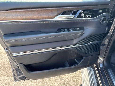 Used 2025 Jeep Grand Wagoneer 4WD image 11