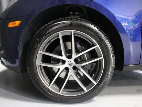 Certified 2025 Porsche Macan image 20