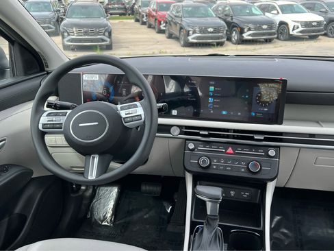 New 2026 Hyundai Tucson SE image 23